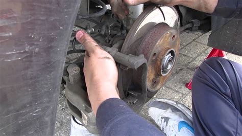 Peugeot 207 Changing The Rear Brake Discs Removing The Old Bits