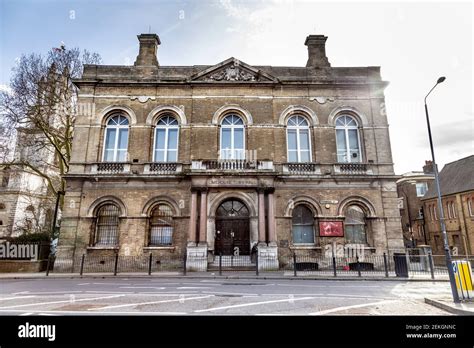 Former Town Hall Building The Limehouse Town Hall On Commercial Road