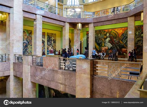 Visitors admiring the murals at the Palacio de Bellas Artes in Mexico City — Stock Editorial ...