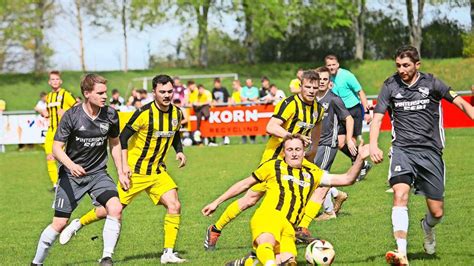 Topspiel der Bezirksliga Zollern Wilde erste Hälfte zwischen Bitz und