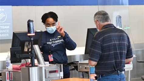 Airlines, airports fly blind without federal COVID-19 safety protocols