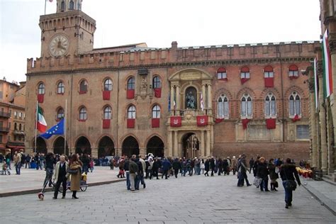 دانشگاه دانشگاه بولونیا University Of Bologna اسکورایز