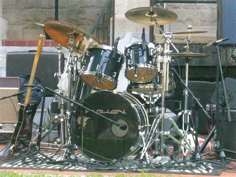 File:Drum Set Nighthawks.jpg - Wikimedia Commons