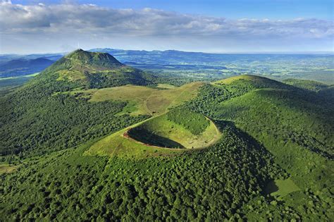 La Chaîne Des Puys Inscrite Au Patrimoine Mondial De Lunesco