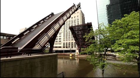 Drawbridge Opening Chicago Youtube