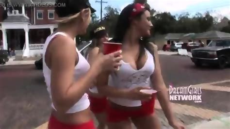 Hot Girl Pees In Parking Lot