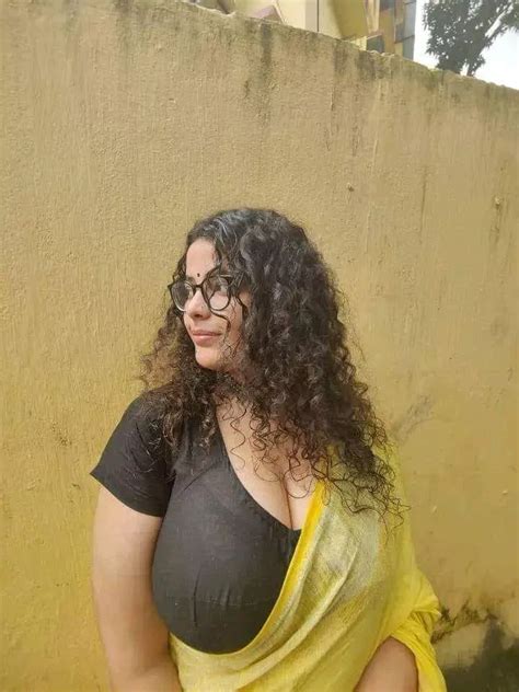 Glasses Nudes Busty Hide NUDE PICS ORG