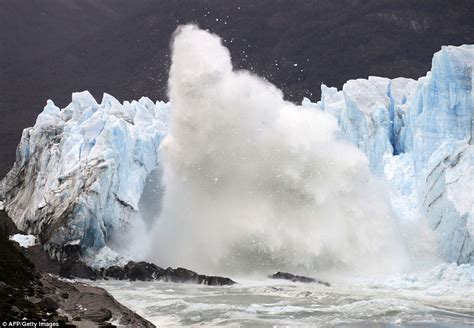 Perito Moreno Glacier S Ice Bridge Collapses In Argentina Daily Mail