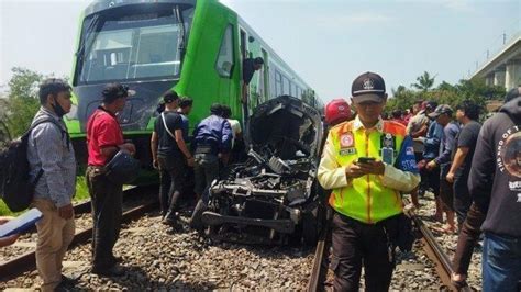 5 Tewas Kecelakaan Sigra Ditabrak Kereta Feeder Whoosh Ternyata Taksi