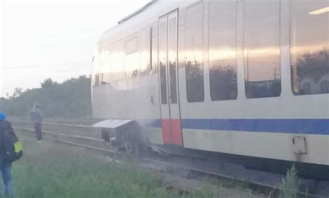 Un Tren Cu De C L Tori A Luat Foc Pe Ruta Sibiu F G Ra Bun