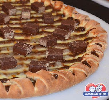 A Pizza De Brigadeiro Catupiry E Biscoito Wafer Um Combina O