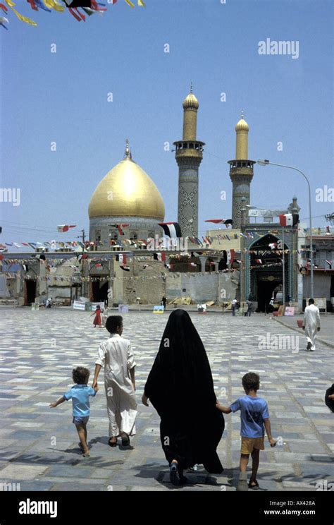 Husayn mosque in karbala iraq hi-res stock photography and images - Alamy