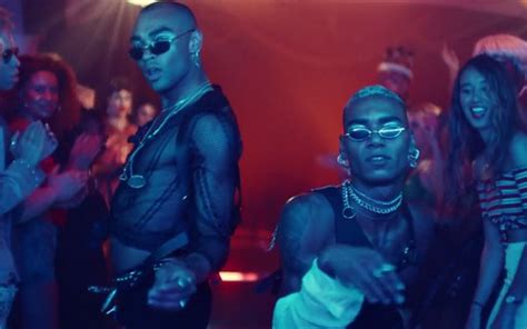 Duo britânico Blonde celebra parada LGBT em Londres festa disco assista GQ Música