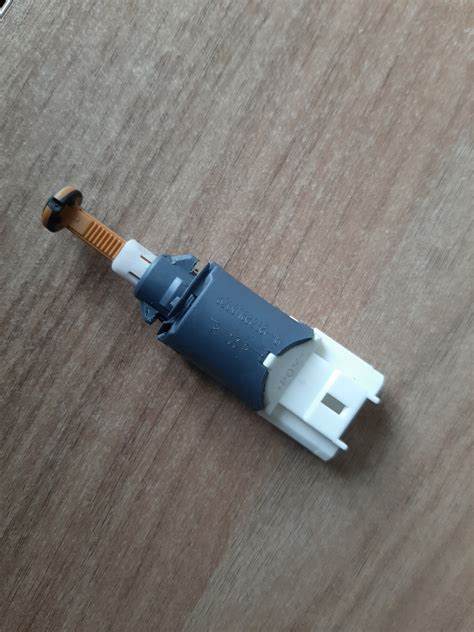 Замена датчика педали тормоза — Lada Vesta SW Cross (1G), 1,8 л, 2018 ...