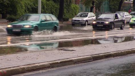 Podtopione Ulice I Zalane Piwnice Wielka Ulewa Przesz A Przez Wroc Aw