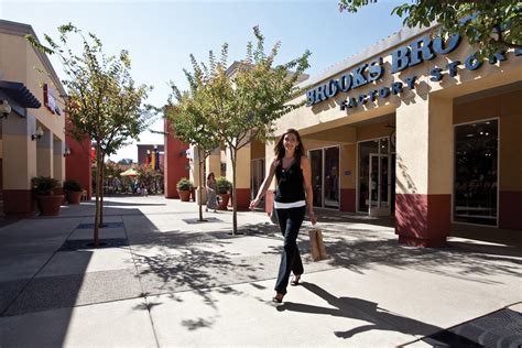 Folsom Premium Outlets, 13000 Folsom Blvd, Folsom, CA, Outlet Center ...