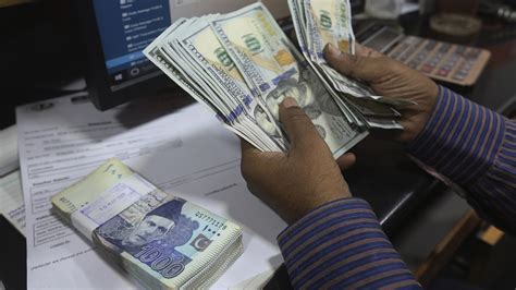 Pakistani Rupee Nosedives To All Time Low Of 212 Against US Dollar