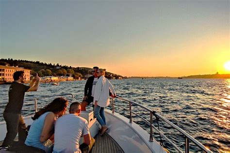 Tripadvisor Crucero en yate al atardecer por el Bósforo en Estambul