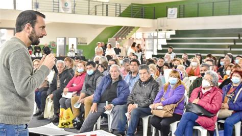 Selci encabezó el acto en el que se entregaron 290 escrituras a vecinos