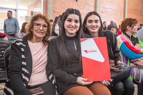 Paritaria docente 385 docentes reciben su titularización en La Rioja