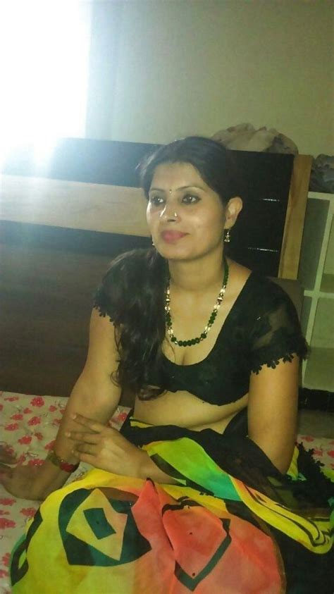 Pin By Venkat On Muslims Aunty In Saree Desi Beauty Sexy Bikini Girls