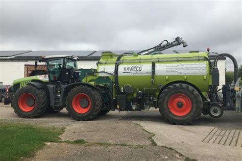 Claas Xerion 5000 mit Kaweco Double Twin Shift Fass für 357 000 Euro