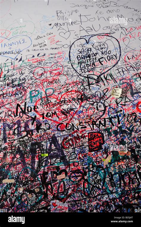 Wall with Romantic Messages at Juliet House Romeo and Juliet Verona Italy Stock Photo - Alamy