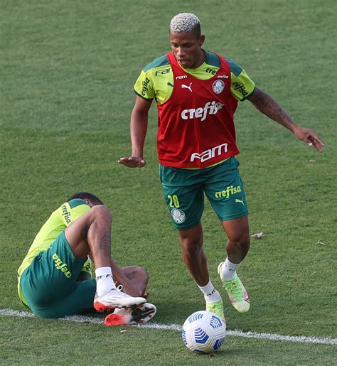 Palmeiras aprimora transições e finalizações visando clássico contra