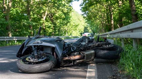 Tödlicher Unfall im Kreis Offenbach Radfahrer übersieht Motorradfahrer