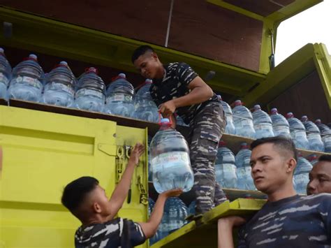 Tni Angkatan Laut Berangkatkan Bantuan Kemanusiaan Berupa Makanan Dan