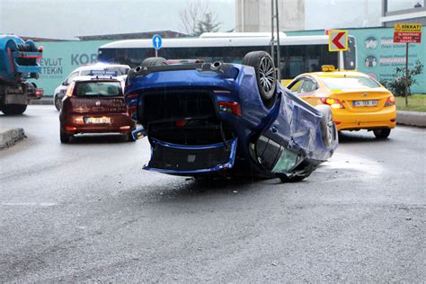 Kağıthane de refüje çarpan otomobil takla attı 2 yaralı