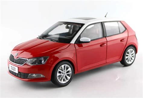 118 Diecast Model For Skoda Fabia 2015 Red Hatchback Alloy Toy Car