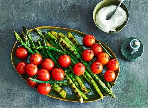 Groene Asperges Met Gepofte Cherrytomaatjes Frisse Yoghurt Recept