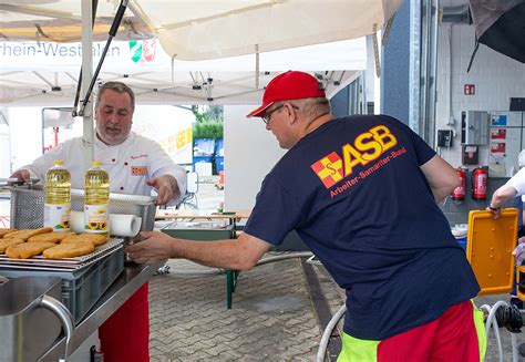 Der ASB Hilft Den Menschen Nach Der Flutkatastrophe