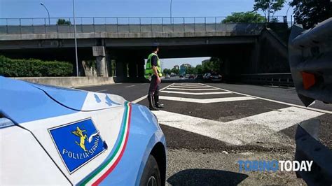 Si Getta Dal Ponte Via Reiss Romoli Caduto Su Raccordo Torino Caselle