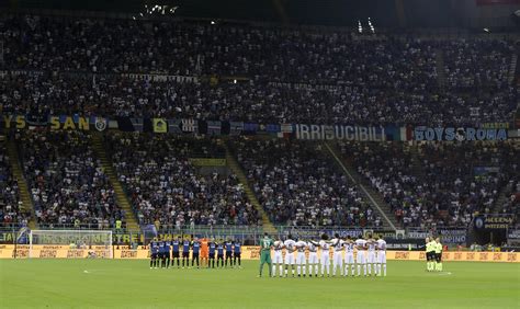 Aggredisce Un Tifoso E La Figlia Di Anni Daspo Per Anni A Ultras