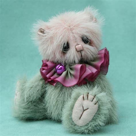 Miniature Artist Bear Flower Pipkins Bears