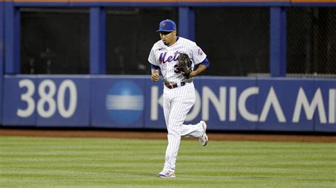 Mets Fans Sound The Trumpets After Team Re-Signs Edwin Diaz