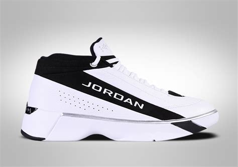 NIKE AIR JORDAN TEAM SHOWCASE WHITE BLACK price €147.50 | Basketzone.net