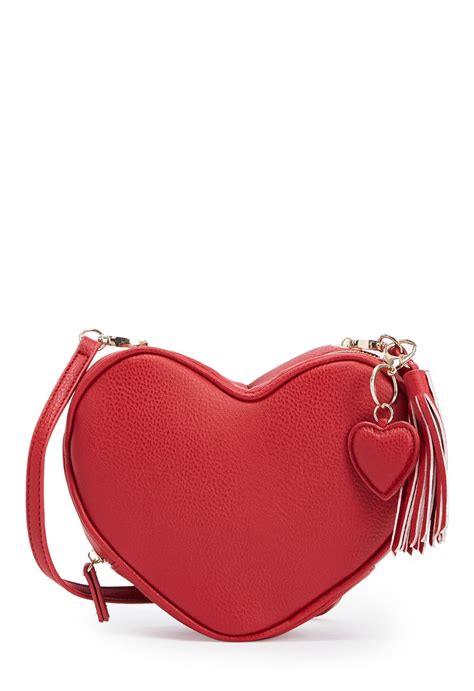 Were Falling For This Justfab Bag A Heart Shape Makes It Stand Out