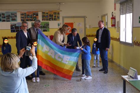 Il Rotary Ragusa Hybla Heraea Consegna Tablet Alla Scuola Palazzello