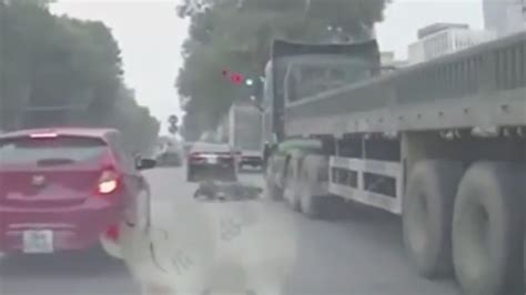 Accident Neobisnuit Pe O Strada Din Vietnam Ce A Urmat Dupa Ce O