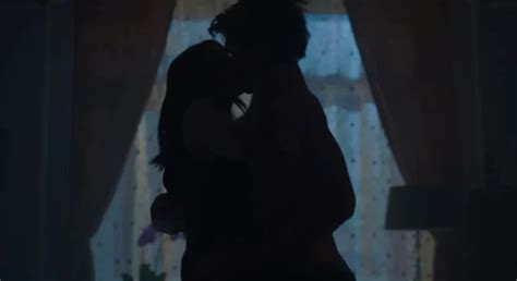 Riverdale Scène très hot entre Veronica et Archie pour lépisode final de la saison 1