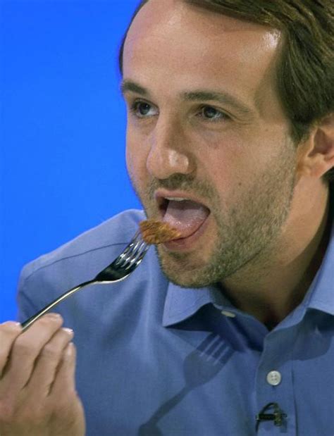 Первый гамбургер сделанный из искусственного мяса выращенного в пробирке