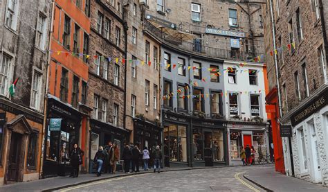 Victoria Street, Edinburgh: How To Plan The Perfect Visit | Wander ...