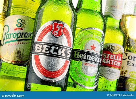 Botellas De Marcas Globales Clasificadas De La Cerveza Imagen De