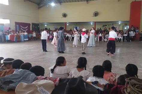 Estudiantes de Colonia El Simbolar celebraron el Día de la Tradición