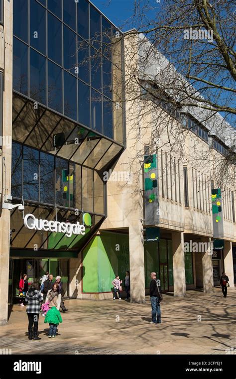 Queensgate Hi Res Stock Photography And Images Alamy