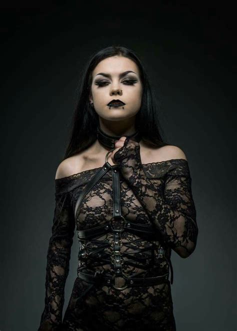 Sophie Wighton Model And Makeup Artist Dark Fashion Grunge Fashion Gothic Fashion Gothic