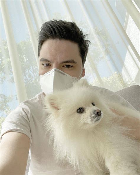 Felipe Neto apresenta Pipi a novo pet do youtuber O Bom da Notícia